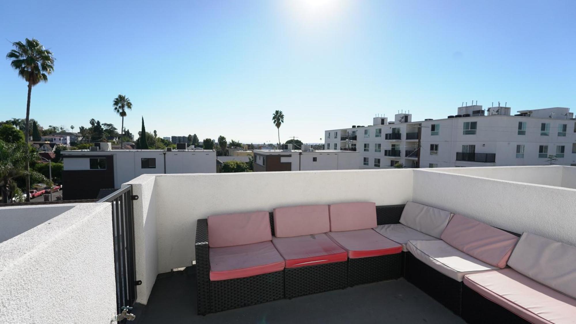 Cozy 4 Bedroom Townhouse With Rooftop Oxford 1 Los Angeles Exterior photo